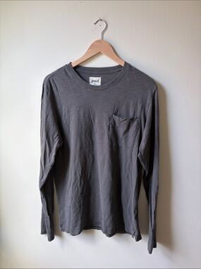 Pact Men's Long-Sleeve Pocket Tee in Charcoal Gray